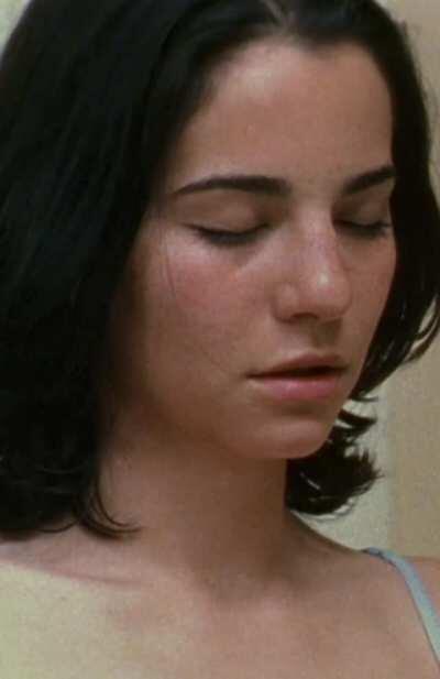 Martha Higareda in Amar te duele (2002)