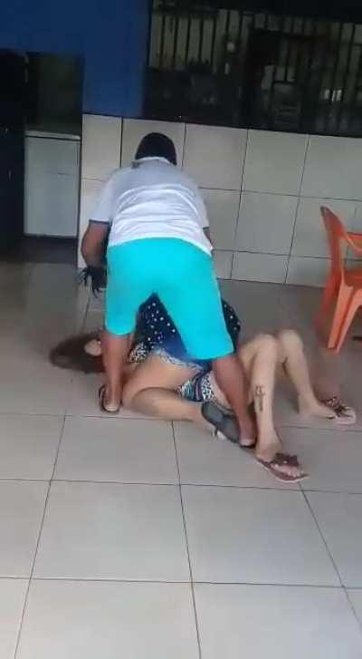 Wife beats lover cause she send photos to husband