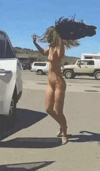 Dare to Strip outdoor😍