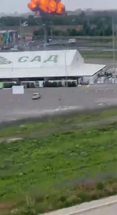 A girl captures the moment Russian heli destroys oil depot in Voronezh to not let Wagner have control of it