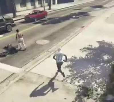 He try run, run out of luck, tripped and stopped😶🔪