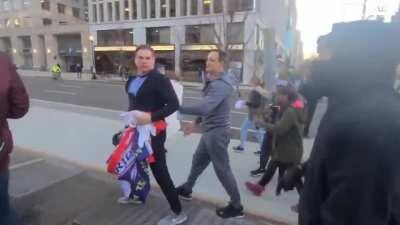 [Hate Crime] DC Police block escape route for conservative Trumpers. White Trumpers forced to turn back, escape through the violent BLM/Antifa mob that was assaulting them.