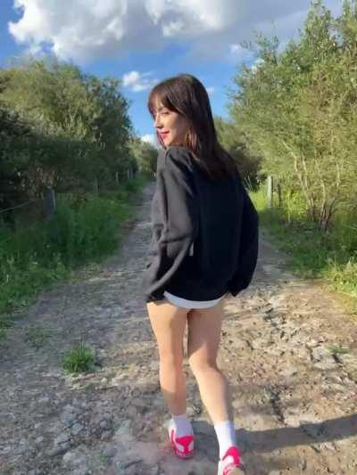 Relaxing afternoon walks be like: