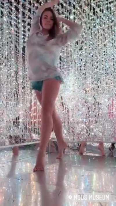 Thighs, booty, bare feet - full video