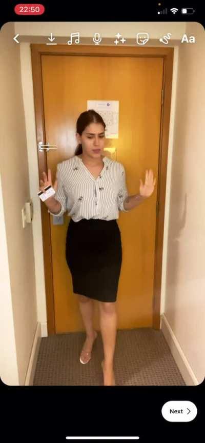 Hey baby... room service here. Can I enter?