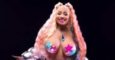 Nicki cheeks are so fucking big. Imagine the weight on your face 😫