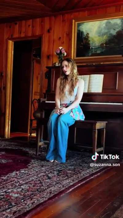 Suzanna Son shooting her music video