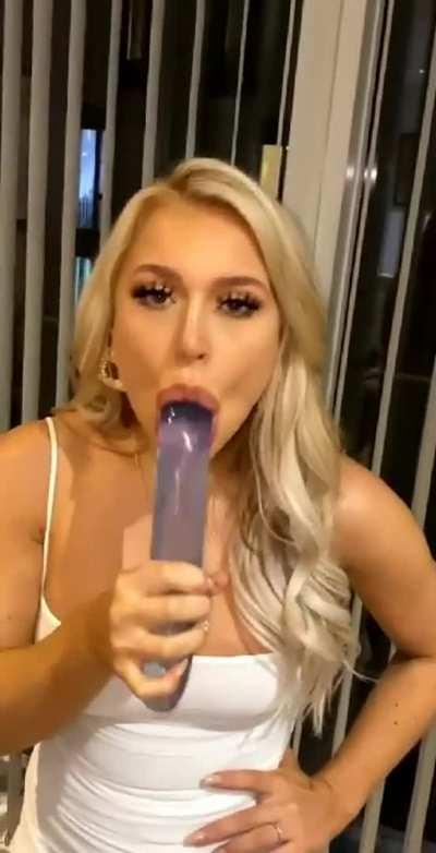 WHAT A PARTY TRICK!!! 😳🤤