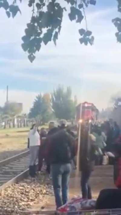 Хмм, или глухая или тупая.