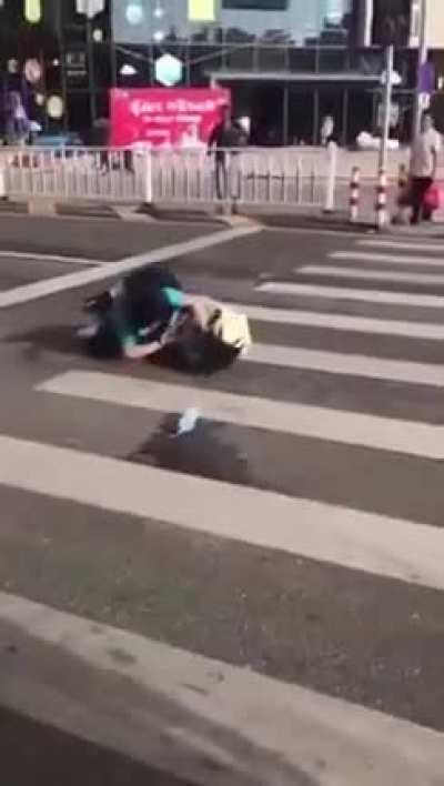 母人武德充沛,晶哥费拉不堪