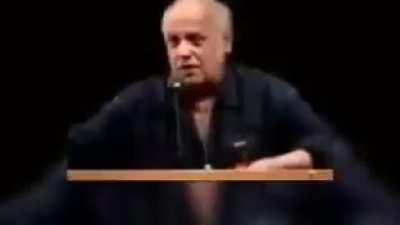 Mahesh Bhatt in an Islamic conference.Elsewhere he credits his mom, a Gujju Muslim, for teaching him Islam. Appeared in Zakir Naik shows, daughter Alia was top donator to Rana Ayyub's covid fund. Father projected SSR as mad after his death. Daughter Alia 