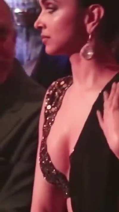 Deepika Padukone at Awards/Events is the real deal🔥😍 hot show by Queen 😋