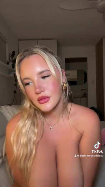 @definitelynotisisxo