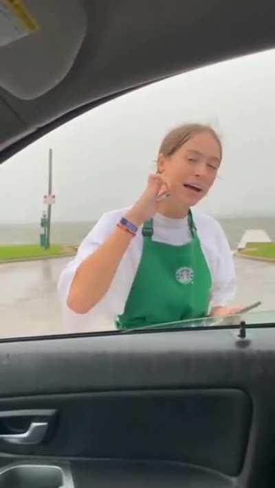 Acho que abriu uma vaga no Starbucks!