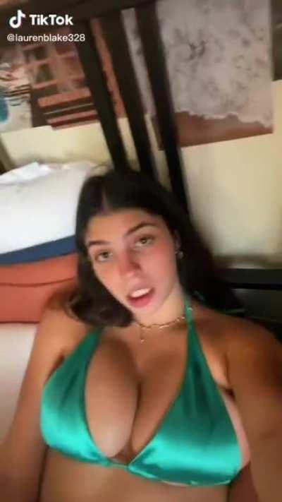 So Laid-back 😎 [@laurenblake328]