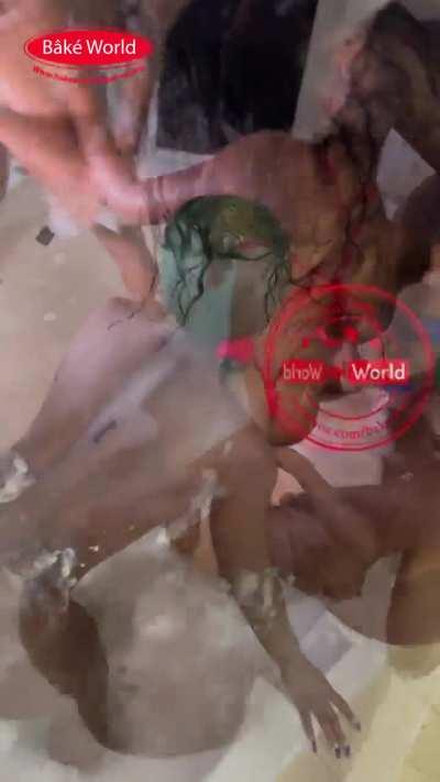 Bake world vs dabb land 12 girls content house