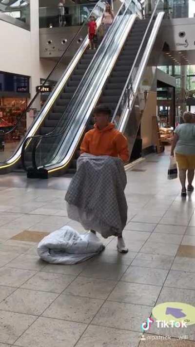 😂 Why I hate changing the bed sheets 😂