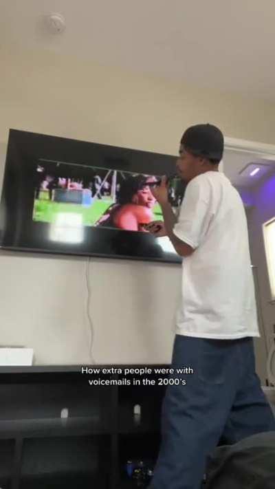 How people recorded voicemails in the 2000s.