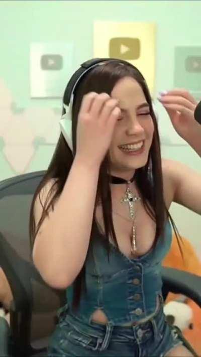 Maldita hija de puta, como grita cada vez más fuerte como si se la estuvieran follando 🥵🥵🥵