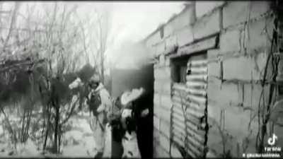 Second part: Ukraine soldiers find the Russians hiding in a barn,they clear the building