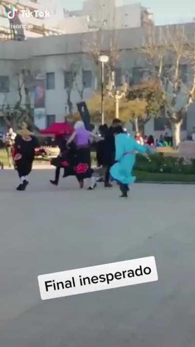 Mientras tanto en la plaza