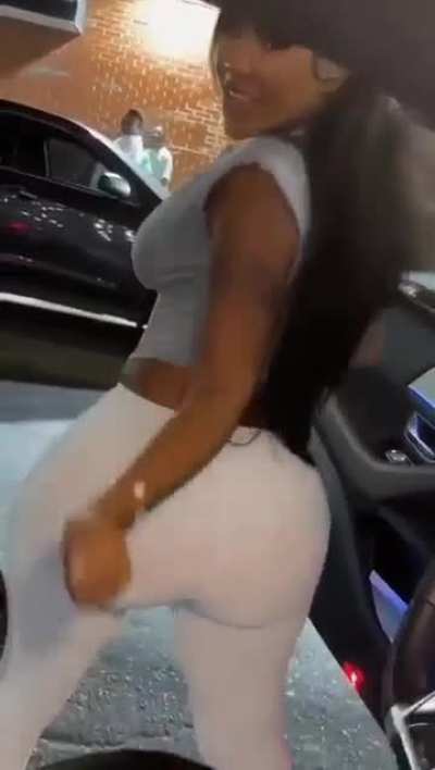 That ass moving like waves🌊