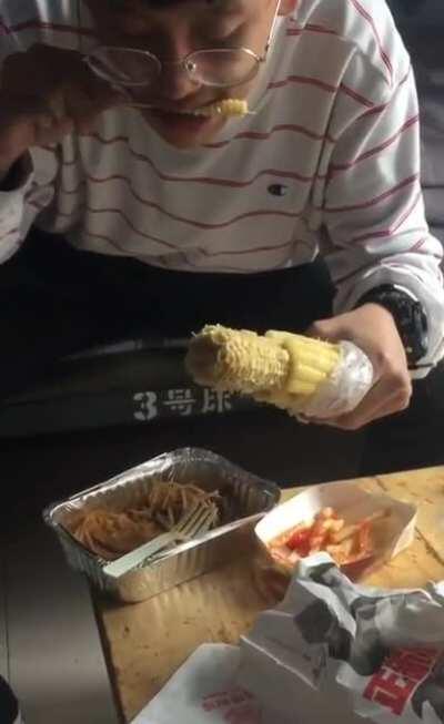 Eating corn in a less messy way