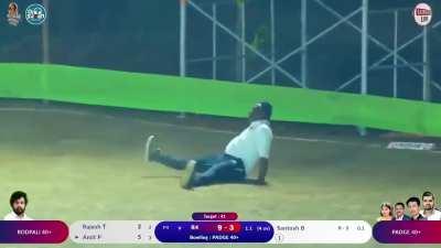 What is he doing, his legs caused a 4? Is he stupid?