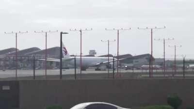 Guys see guy with jetpack near LAX