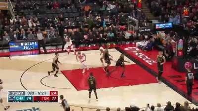 [Highlight] Scottie Barnes with the hammer over Plumlee