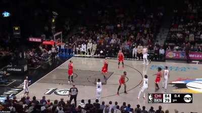 [Highlight] Ben Simmons is making progress as he gets the courage to heave the triple at the end of the 3rd quarter