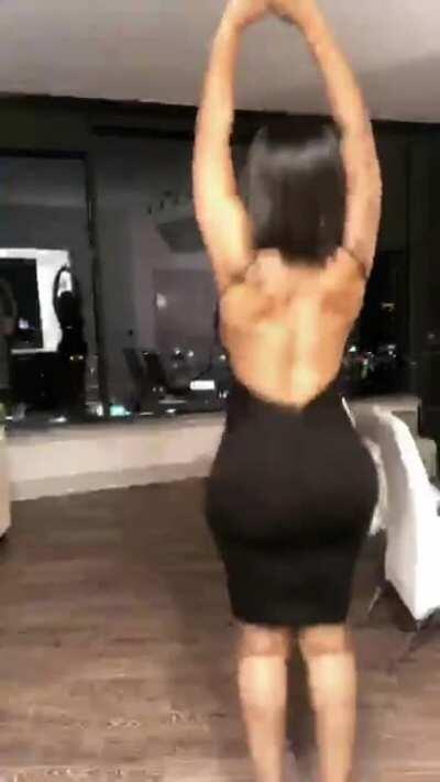 Deelishis Straight Clapping (Slow-Mo)