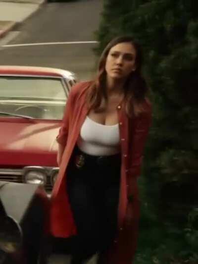 Jessica Alba’s milf breasts are so fucking nice.