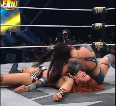 Kris Statlander finishes off Jamie Hayter at AEW Worlds End