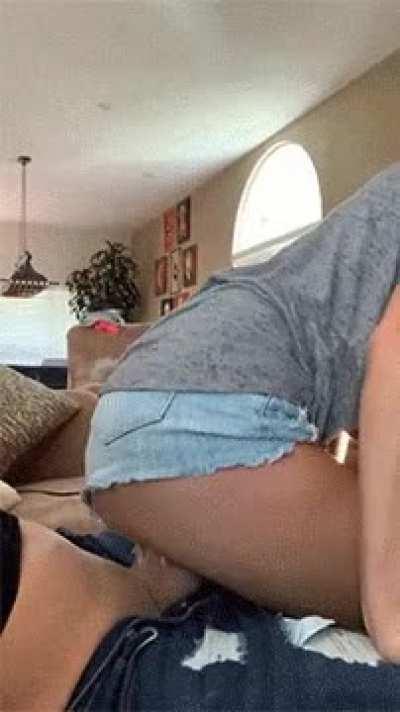 [reddit] how my girlfriend said hi to my old man before we went to cook dinner