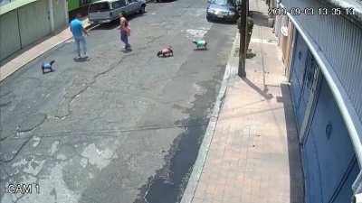 POS man attacks woman instead of putting his dogs on leash