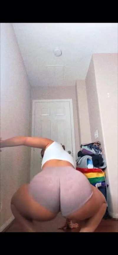 SauceyyK On TikTok & IG🤤 her booty heavy