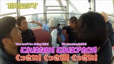 Negativity Prohibited Heat Tour - The members and Heipo (ヘイポー) on a ferris wheel