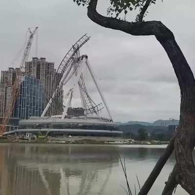 Ferris Wheel Collapses While Under Construction in China