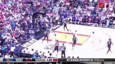 [Highlight] Jimmy Butler Uses Amazing Footwork to get Right Past Andrew Wiggins for the And 1 Late in the 4th