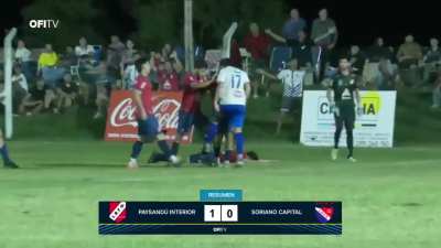 Beautifully clean right hook in Uruguayan football match