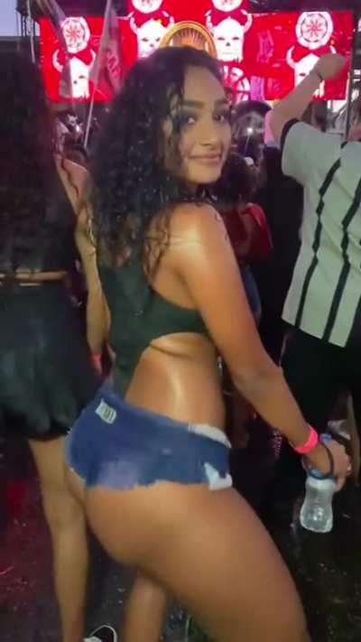 Cheeky 🍑 (@melissa_maharajh)