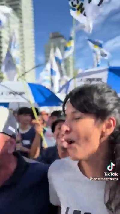 Por qué tengo que compartir nacionalidad con este grupo de personas?