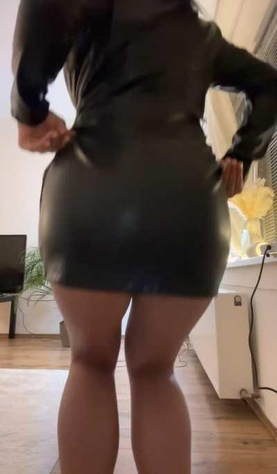 Bend me over and call me your little leather girl😏