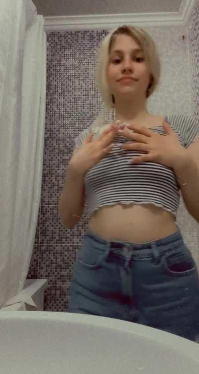 Can this blonde be your personal fuckdoll this summer?