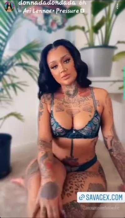 Donna hella thick nd her ass fat sf