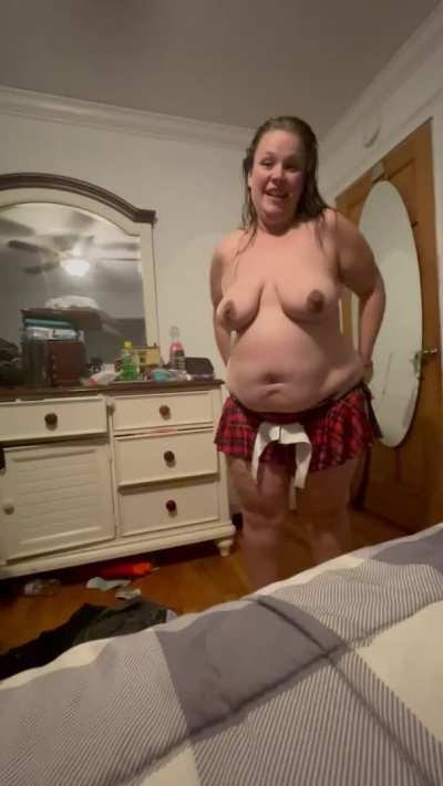 Just playing around with my pregnant body 😘