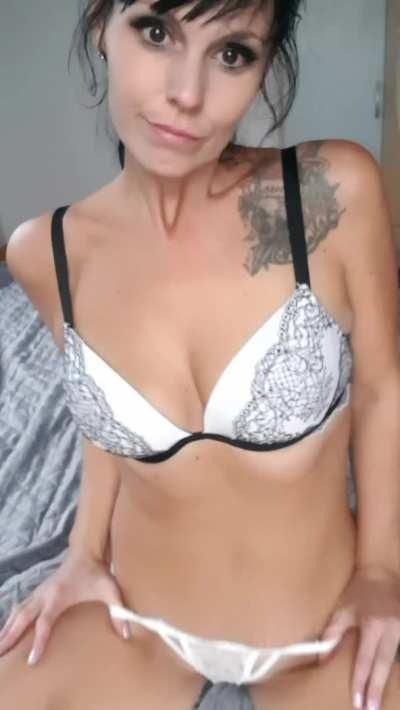 come take it off, baby 🔥🥵 saucyluna