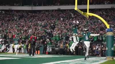 [Highlight] AJ Brown and DeVonta Smith hit the LeBron / DWade celebration