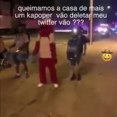 queimando a casa de kapoper familia